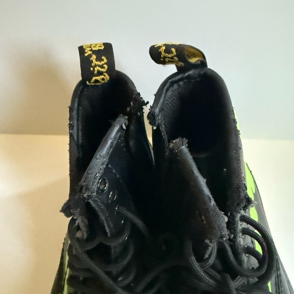 Dr Martens RARE Delaney Skelly glow boots toddler 8 - Picture 7 of 7